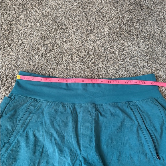Athleta Trekkie North Shorts size 12 - Picture 5 of 5